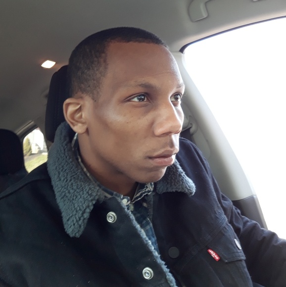 Profile Picture of Mike Veney (@mikeveney) on Poshmark