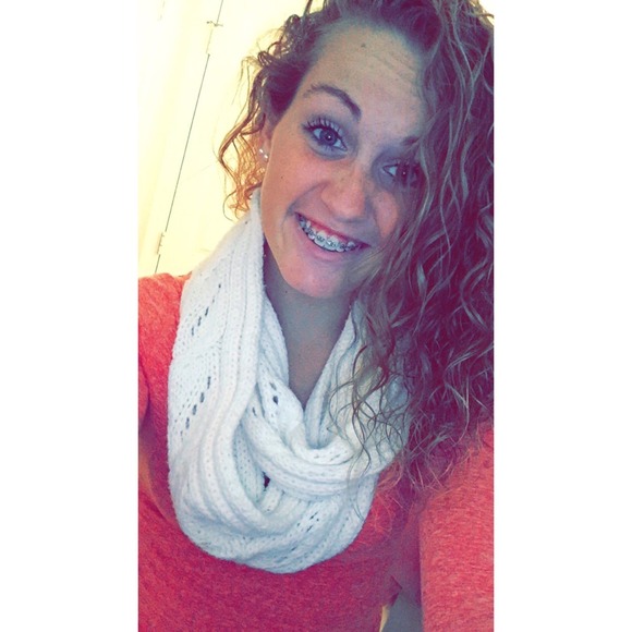 Profile Picture of Danielle Thacker (@wdthacker2) on Poshmark