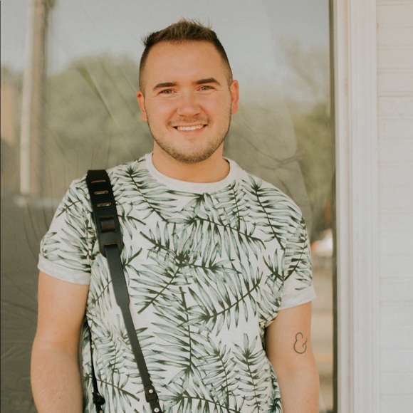 Profile Picture of Anthony Evett (@anthonyevett) on Poshmark