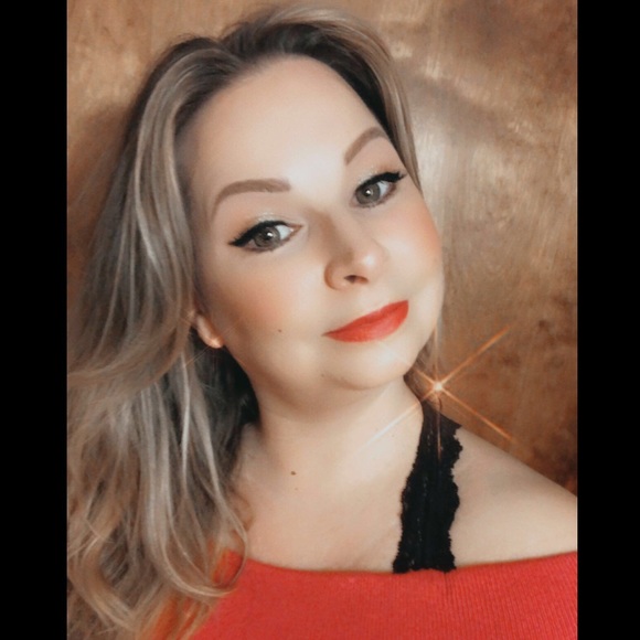 Mandy Lavenduskey - Poshmark Profile Picture of Mandy Lavenduskey (@sydney47bristow) on Poshmark