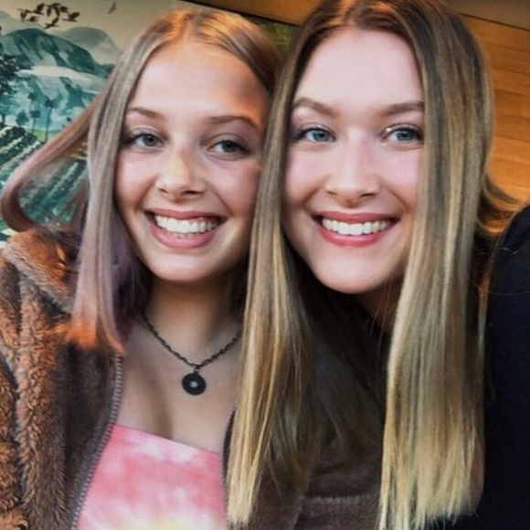 Profile Picture of Alexis Swenson (@alexisswenson) on Poshmark