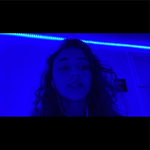 Profile Picture of Georgia Belot (@georgiabelot) on Poshmark