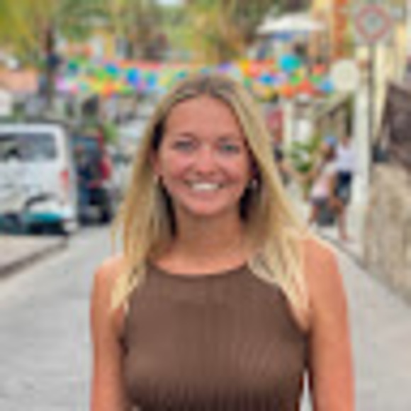 Profile Picture of Meg Zabrowski (@megzabrowski) on Poshmark