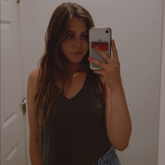 Profile Picture of Maddy Belowski (@maddybelowski) on Poshmark