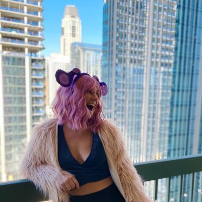 Profile Picture of Suzy Klappauf (@SuzClues) on Twitter