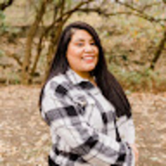 Profile Picture of Iesha Anzora (@anzora21) on Poshmark