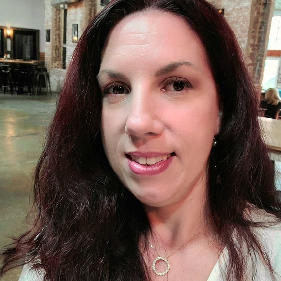 Profile Picture of Christina Bobinis (@cbobinis) on Poshmark