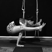 Profile Picture of Julia Vaz (@juliavaz) on Youtube