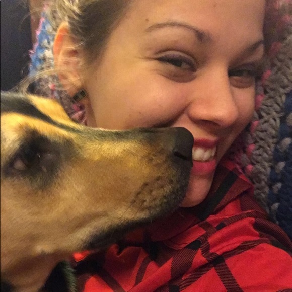 Profile Picture of Heather Albert (@pirategurl31) on Poshmark