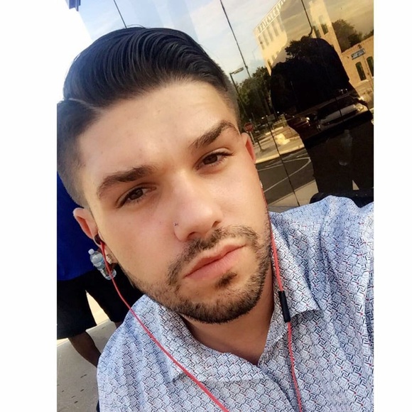 Profile Picture of Kameron Rindal (@kameronmichael) on Poshmark