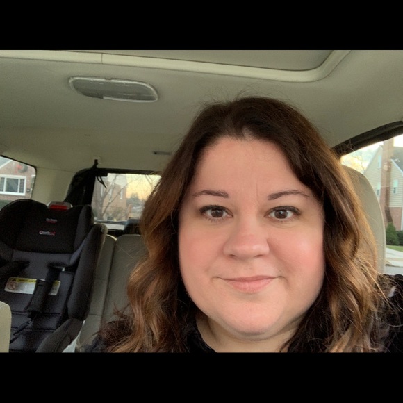 Profile Picture of Julie Borginis (@jborginis) on Poshmark
