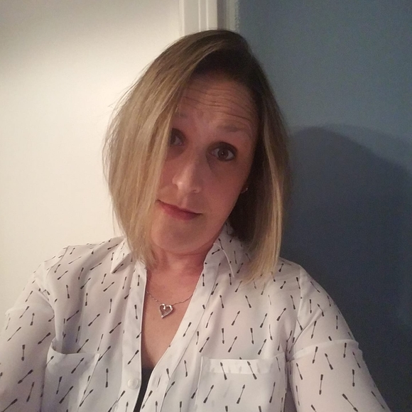 Profile Picture of Jill Maline (@jillmaline) on Poshmark