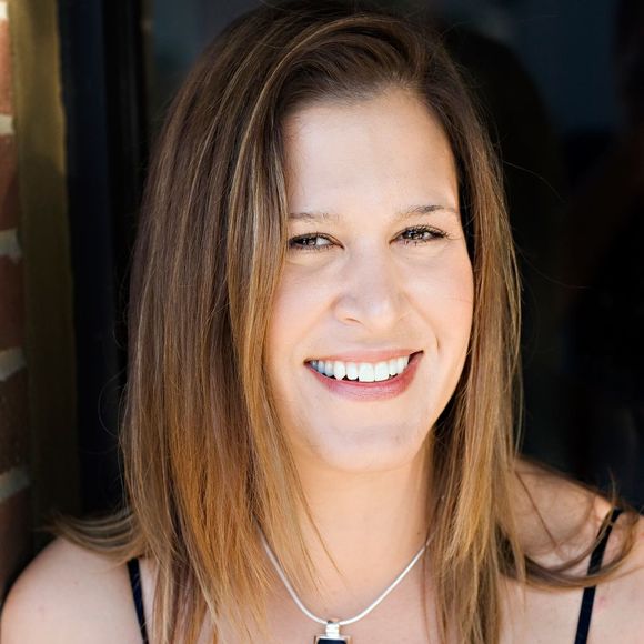 Profile Picture of Lisa Ball (@lmfball) on Poshmark