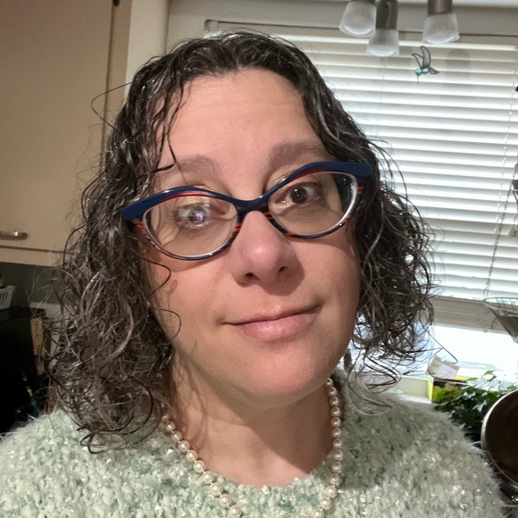 Profile Picture of Sheri Knauth (@standngup4women) on Poshmark