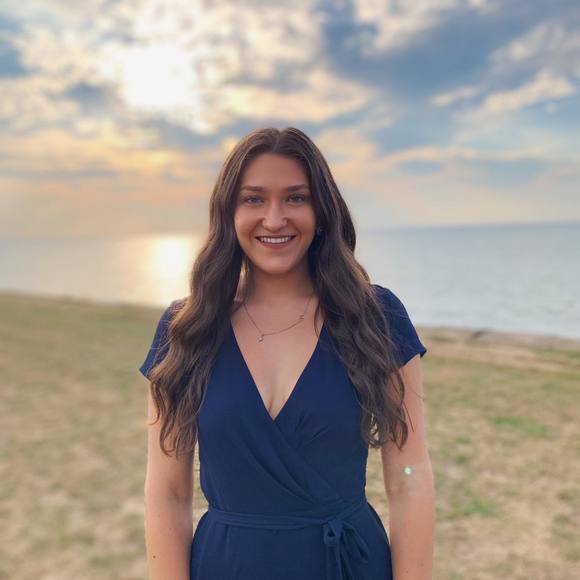 Profile Picture of Cassandra Gallant (@cassandragal224) on Poshmark