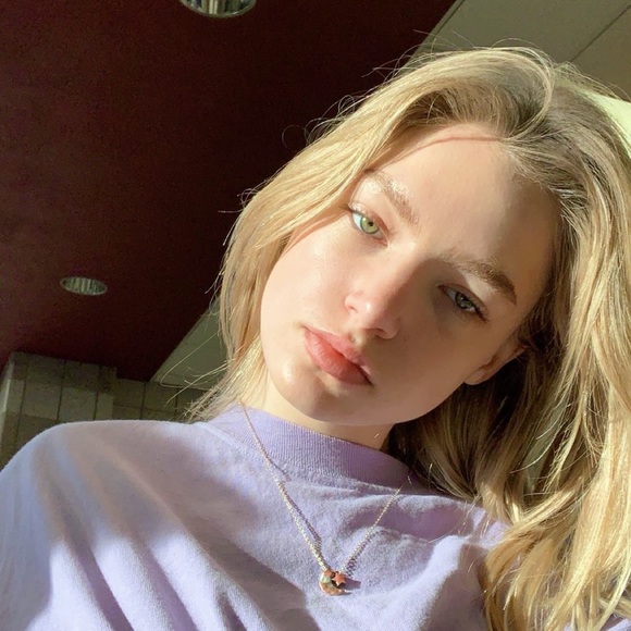 Profile Picture of Kiersten Rossing (@krossing1221) on Poshmark