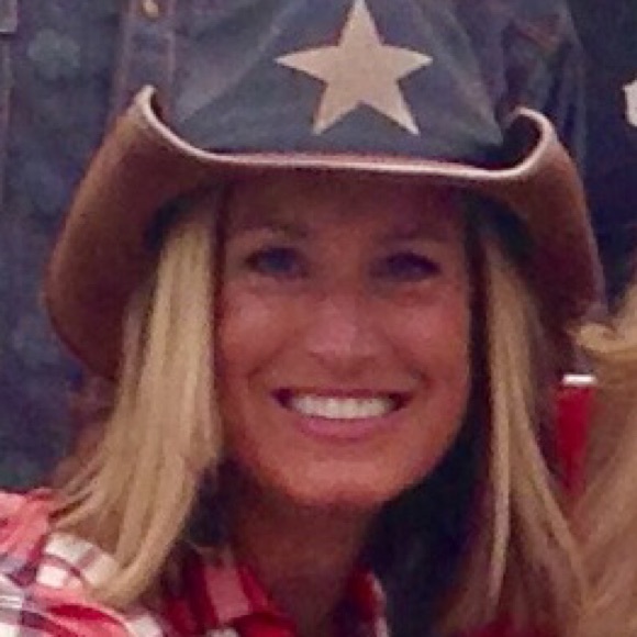 Profile Picture of Christie Bryans reilly (@christie_reilly) on Poshmark