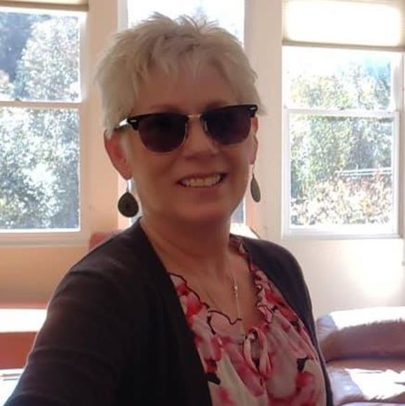 Profile Picture of Lisa Walston (@lmwalston) on Poshmark