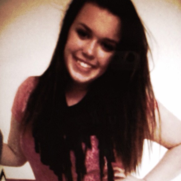 Profile Picture of Liz Gerardi (@lizzytiger49) on Poshmark