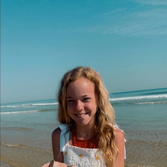 Profile Picture of Maizy Baldwin (@maizy_baldwin) on Poshmark