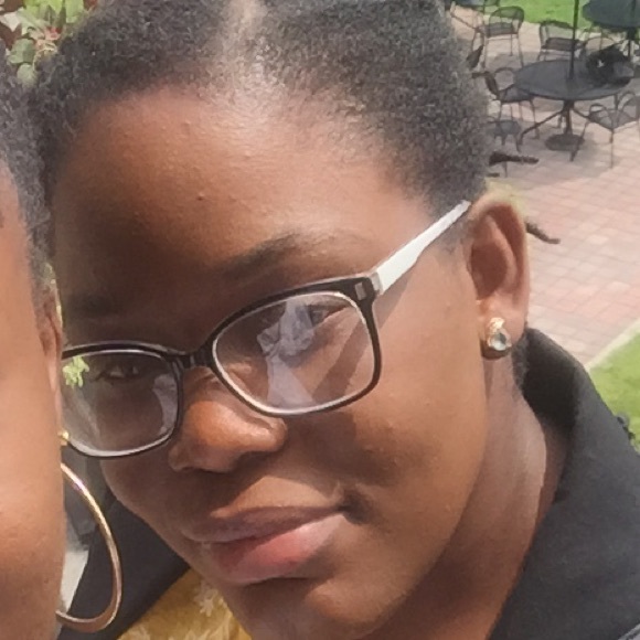 Profile Picture of Gilda Joassin (@gjoassin) on Poshmark