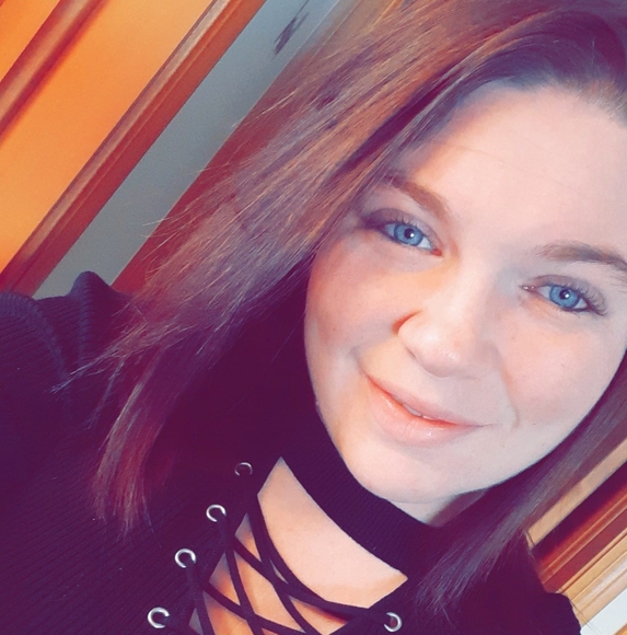 Profile Picture of Joanell Knetsch (@kjoanell) on Poshmark