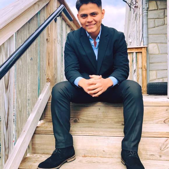 Profile Picture of Cristian Sáenz (@cristian605) on Poshmark