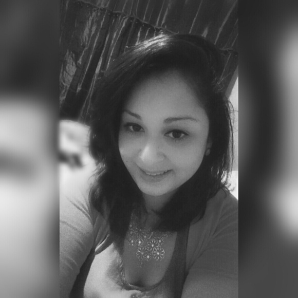 Profile Picture of Yesenia Cabrera (@ye33i) on Poshmark