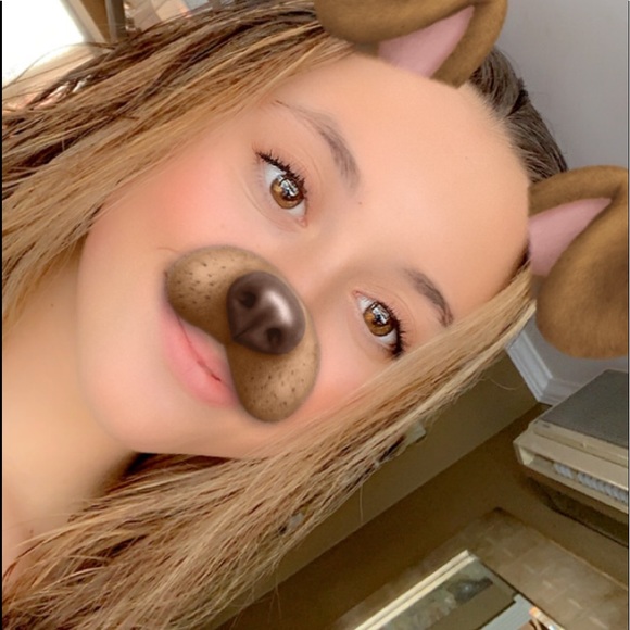 Profile Picture of Alana Manifold (@amanifold) on Poshmark