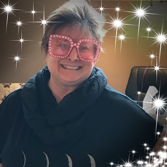 Profile Picture of Jess Gilton (@jessgilton72) on Poshmark