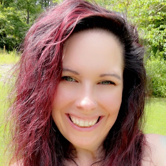 Profile Picture of Tammy Labonte (@tlabonte947) on Poshmark