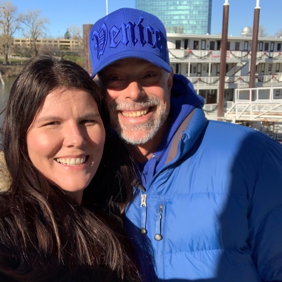 Profile Picture of April Thompson (@aprilt75) on Poshmark