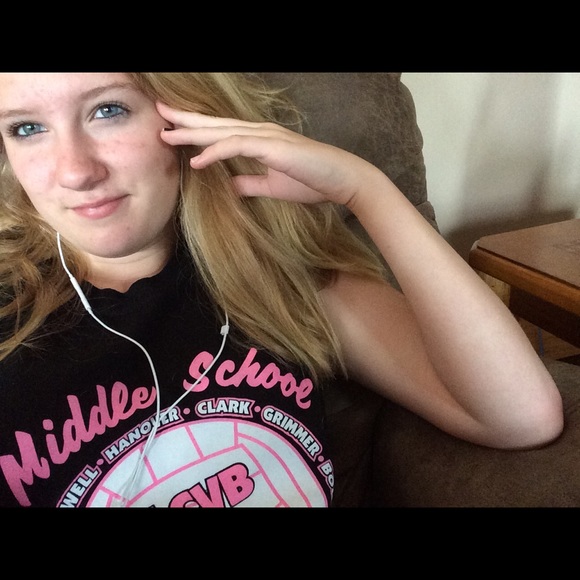 Profile Picture of Kim Wojciehowski (@kimwojc) on Poshmark