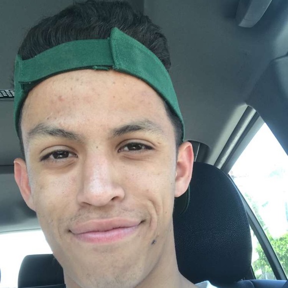 Profile Picture of Andy Zelada (@andyz18) on Poshmark