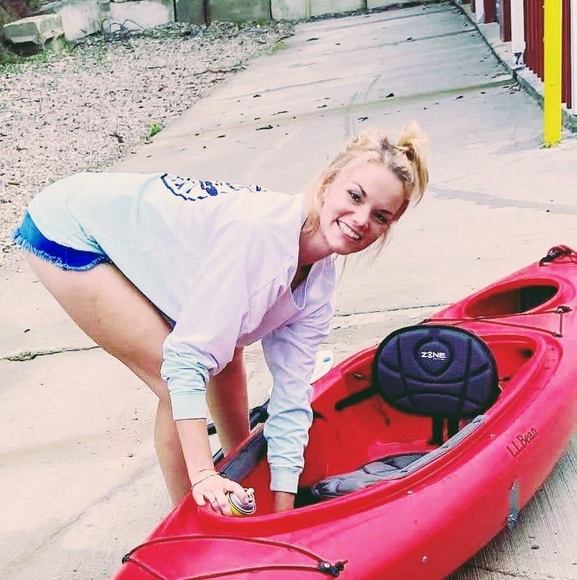 Profile Picture of Kate Duncan (@bgoodorbgoodit) on Poshmark