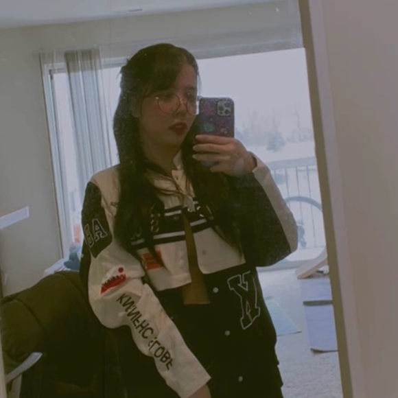 Profile Picture of Lily Dinh (@lilydinh3196) on Poshmark