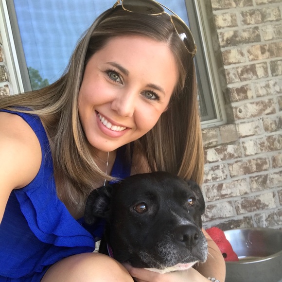 Profile Picture of Shannon Calvert (@smcalvert) on Poshmark