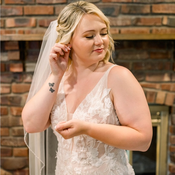 Profile Picture of Karina Lesniewski (@karina_les) on Poshmark