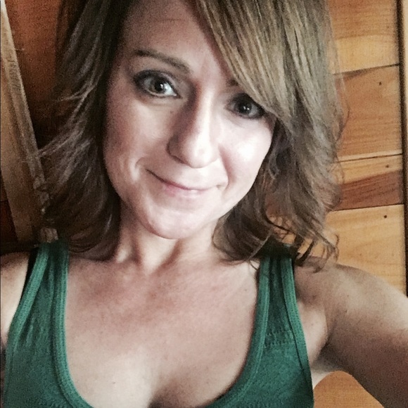 Profile Picture of Rebecca Corriher (@rebeccamcsnider) on Poshmark