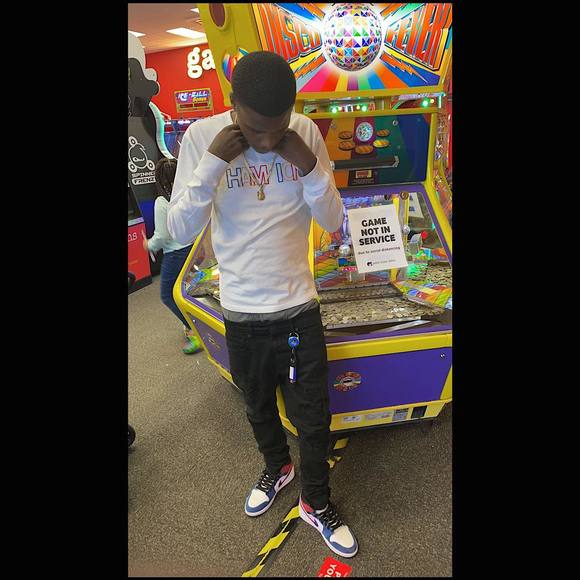 Profile Picture of Savontae Burleson (@savontaeb) on Poshmark