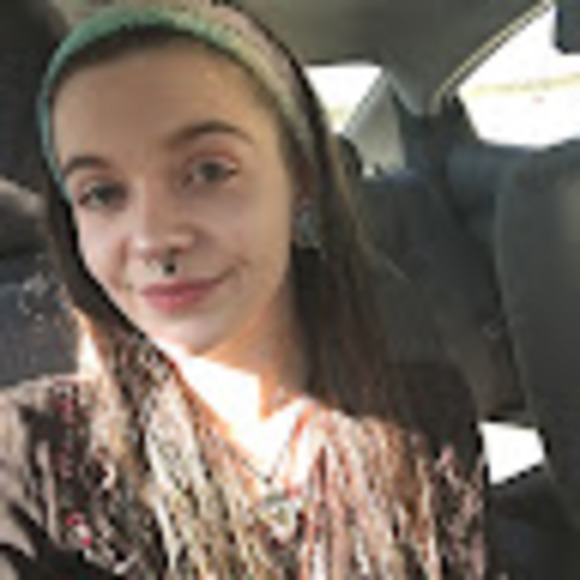 Profile Picture of Brianna Mackey (@roseabrianna) on Poshmark