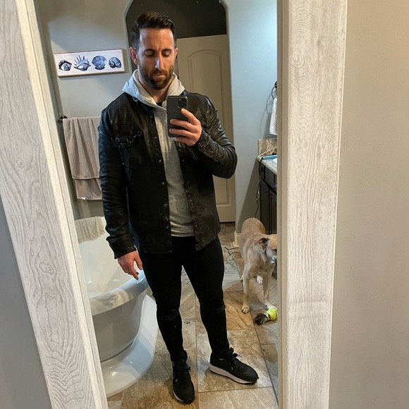 Profile Picture of Johnathon Trahan (@jhntrhn) on Poshmark