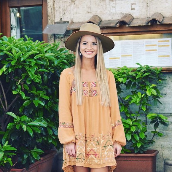 Profile Picture of Danielle Dimaria (@danielle_thomps) on Poshmark