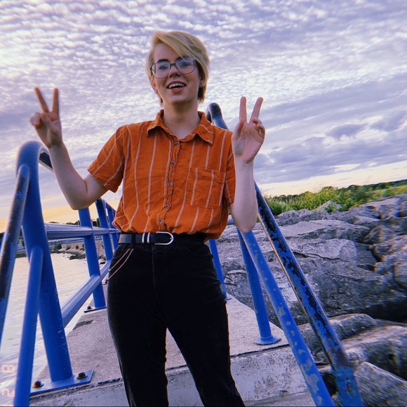 Profile Picture of Maya Gadzinski (@leizin) on Poshmark