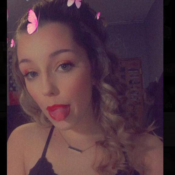 Profile Picture of Chloe Wolfe (@chloewolfe1111) on Poshmark