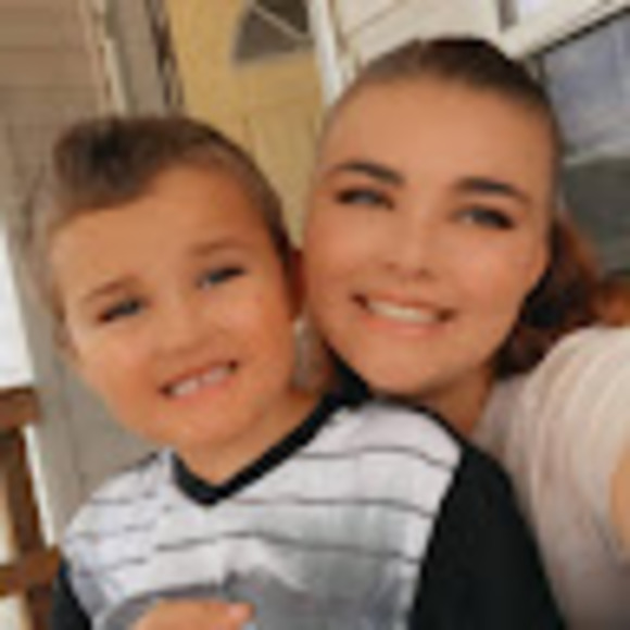 Profile Picture of Kayla Swint (@brooklynswint) on Poshmark