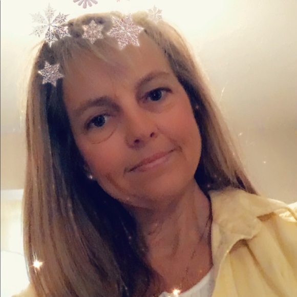 Profile Picture of Cynthia Howard (@cyndihoward) on Poshmark
