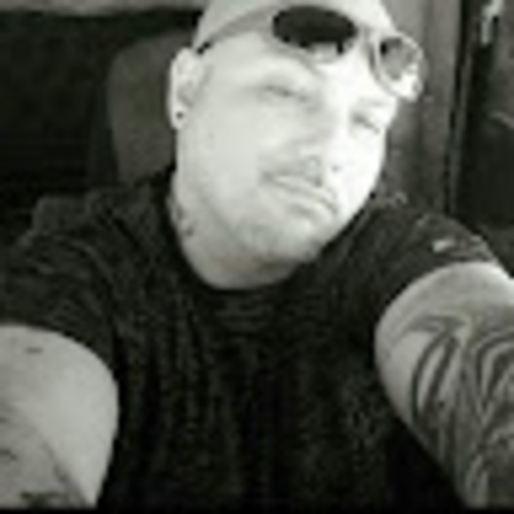 Profile Picture of Chris Gulley (@dogwarkc) on Poshmark