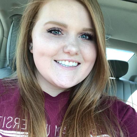Profile Picture of Julia Harwell (@jfaayyee) on Poshmark