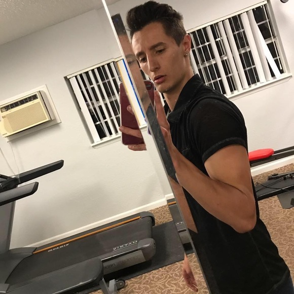 Profile Picture of Armin Coralic (@arminhammer214) on Poshmark